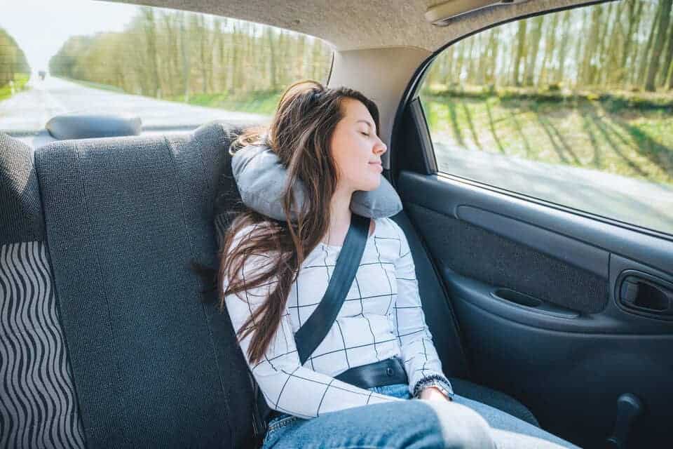 Hoeveelheid van kant plakband Slapen in de auto tijdens een lange rit? Lees hier al onze tips!